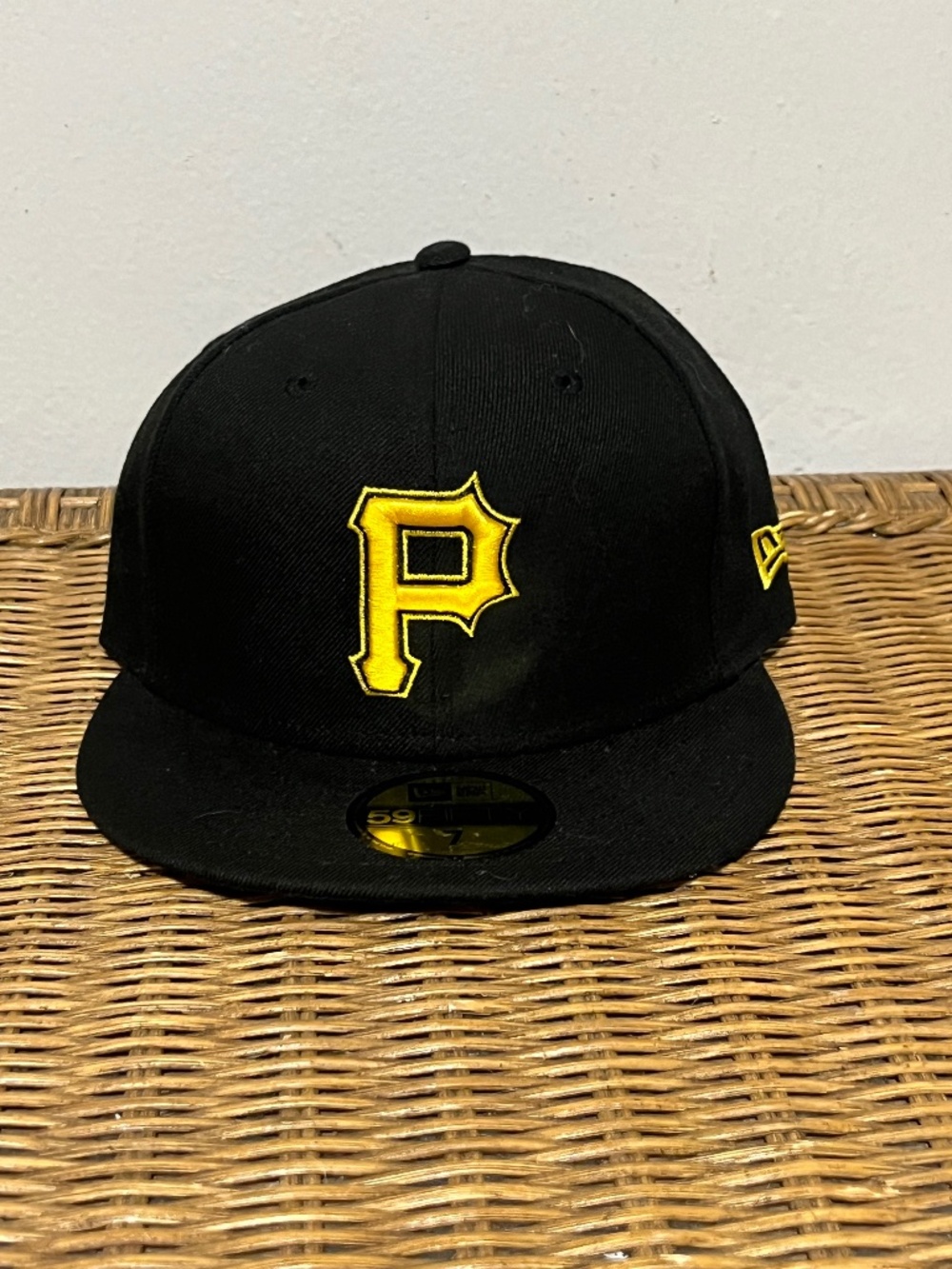 Pittsburgh Pirates New Era Black Yellow P Baseball Cap Hat. Sz. 7